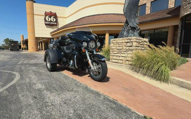 2023 Harley-Davidson® Tri Glide® Ultra Vivid Black