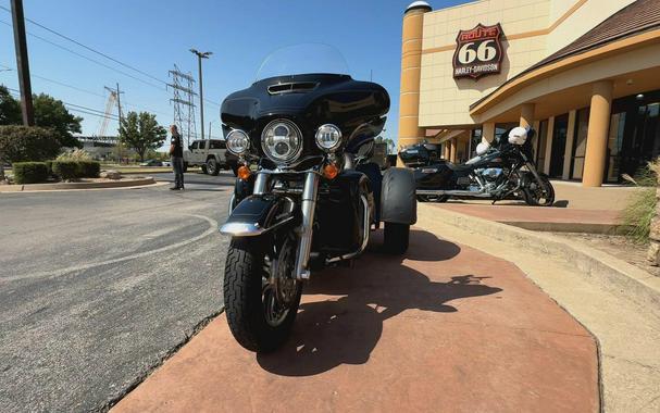 2023 Harley-Davidson® Tri Glide® Ultra Vivid Black