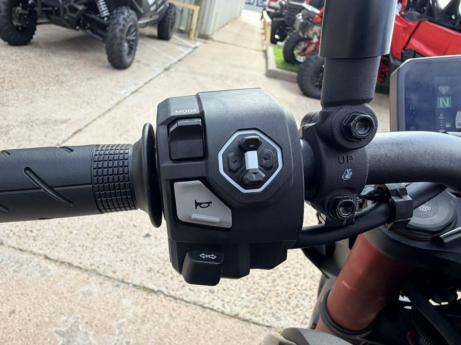 2026 Honda® CB750 Hornet E-Clutch