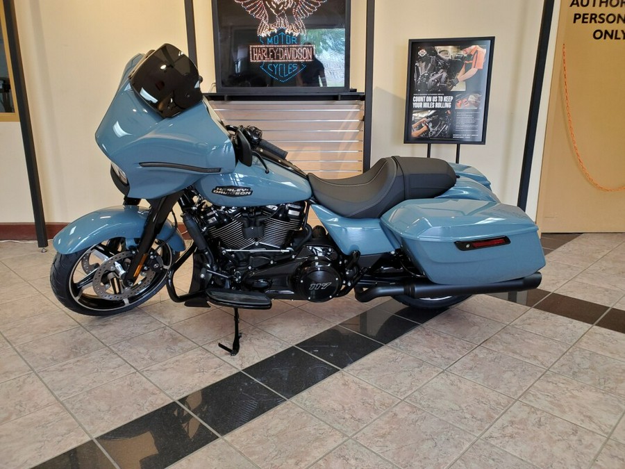 2024 Harley-Davidson Street Glide® Sharkskin Blue - Black Finish