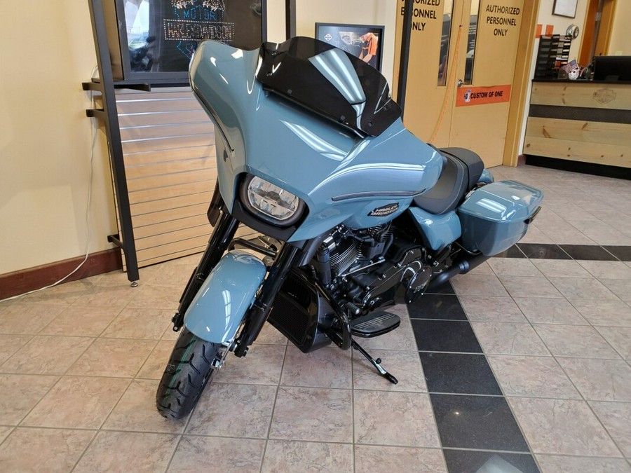 2024 Harley-Davidson Street Glide® Sharkskin Blue - Black Finish