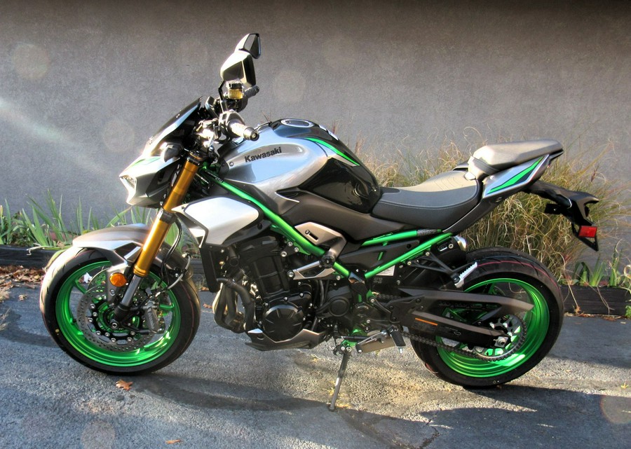 2025 Kawasaki Z900 SE ABS