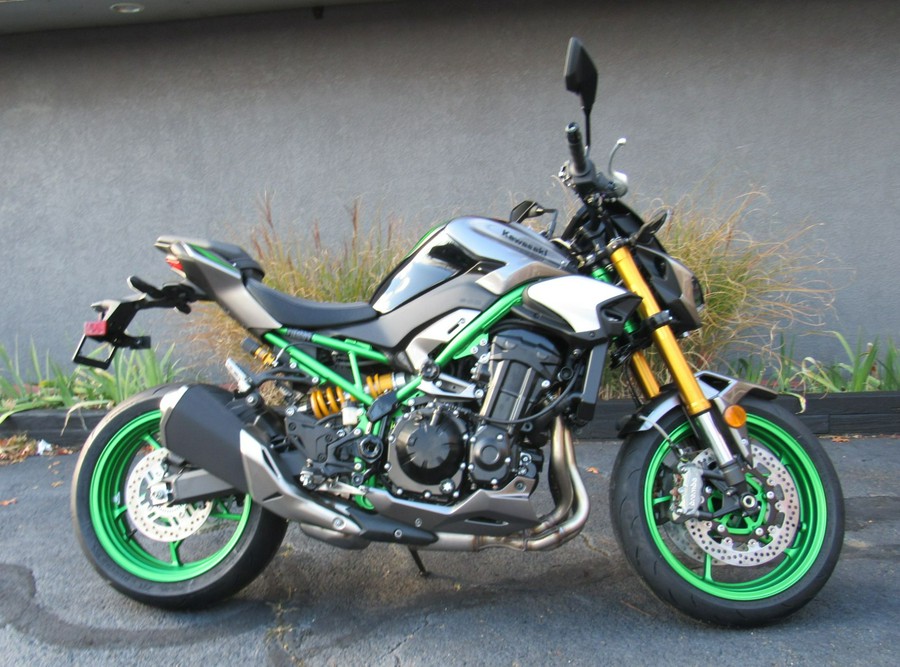 2025 Kawasaki Z900 SE ABS