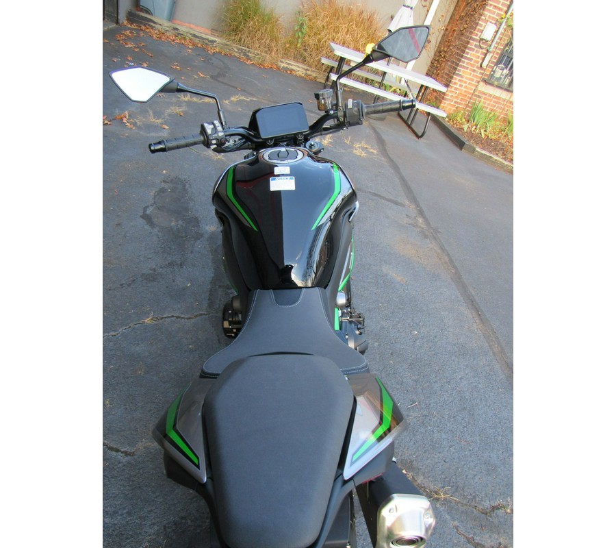 2025 Kawasaki Z900 SE ABS