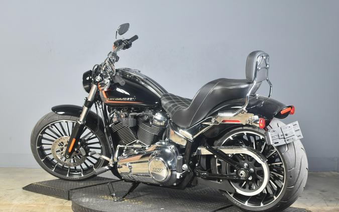 2024 Harley-Davidson Breakout 117 Vivid Black