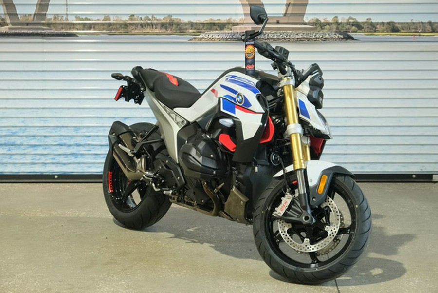 2026 BMW R 1300 R Performance