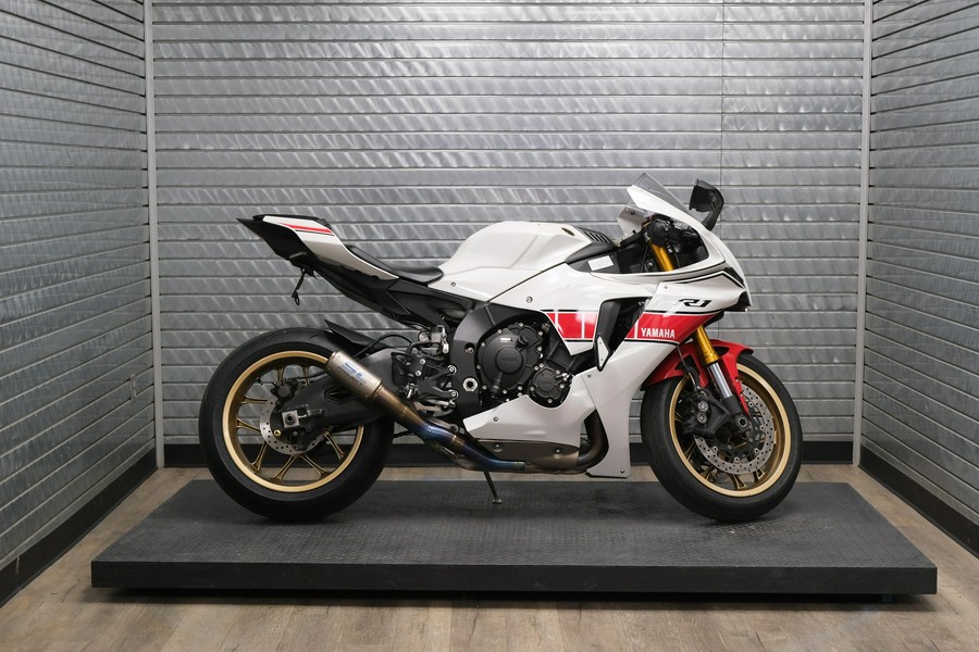 2022 YAMAHA YZF-R1