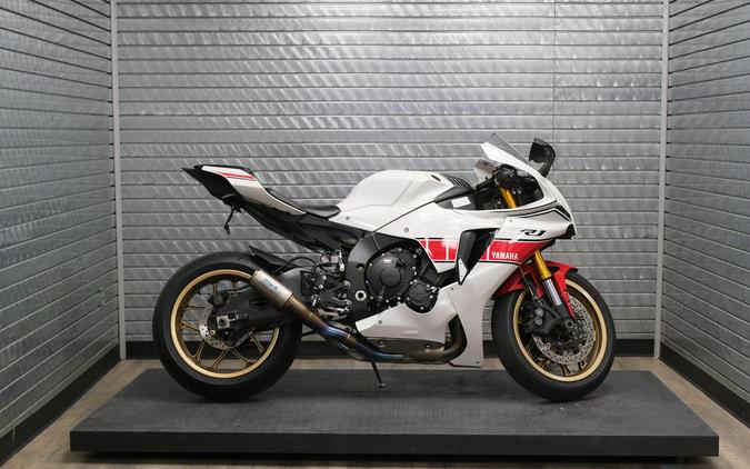 2022 YAMAHA YZF-R1