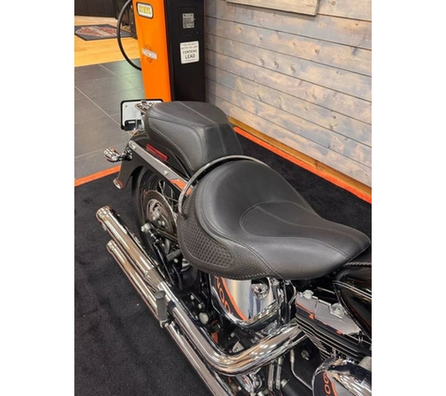 2005 Harley-Davidson Softail FLSTN - Deluxe