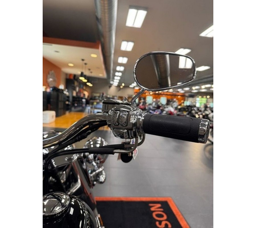 2005 Harley-Davidson Softail FLSTN - Deluxe