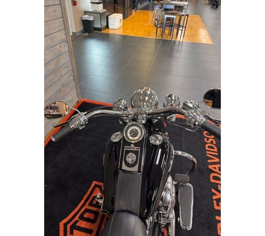 2005 Harley-Davidson Softail FLSTN - Deluxe