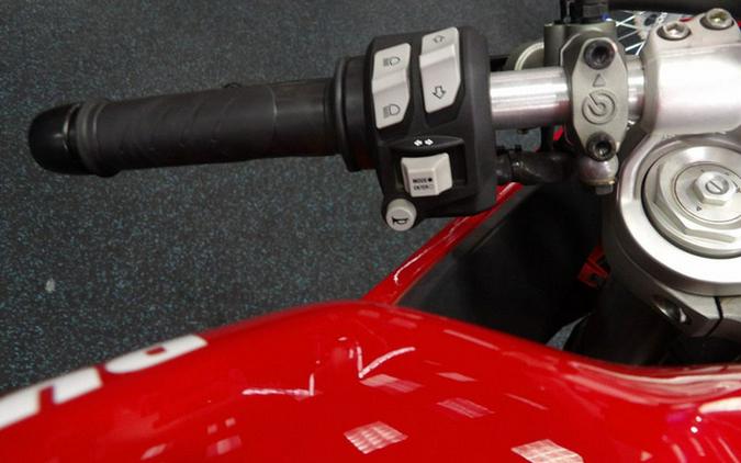 2022 Ducati Supersport 950 Ducati Red