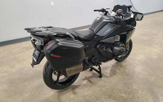 2026 BMW R 1300 RT Triple Black
