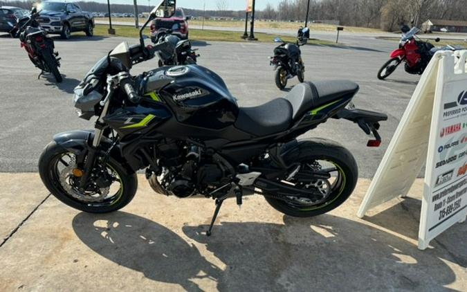 2024 Kawasaki Z650 Metallic Matte Dark Gray/Metallic Spark Black