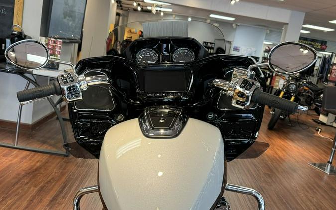 2024 Indian Motorcycle® Challenger® Limited Ghost White Metallic