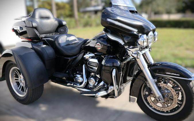 2022 Harley-Davidson Tri Glide Ultra FLHTCUTG