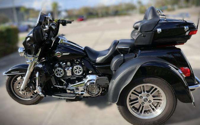 2022 Harley-Davidson Tri Glide Ultra FLHTCUTG