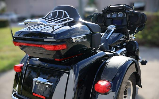 2022 Harley-Davidson Tri Glide Ultra FLHTCUTG
