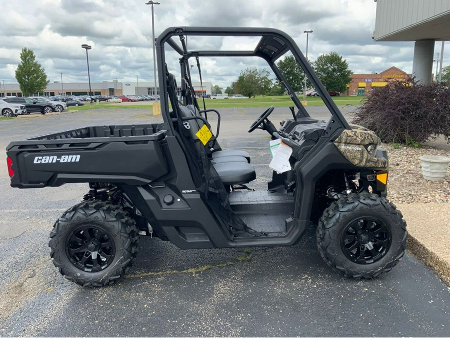 2023 Can-Am DEFENDER DPS HD9