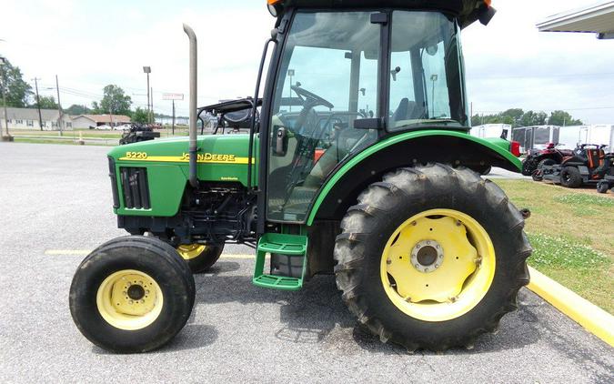 2001 John Deere 5520 2wd