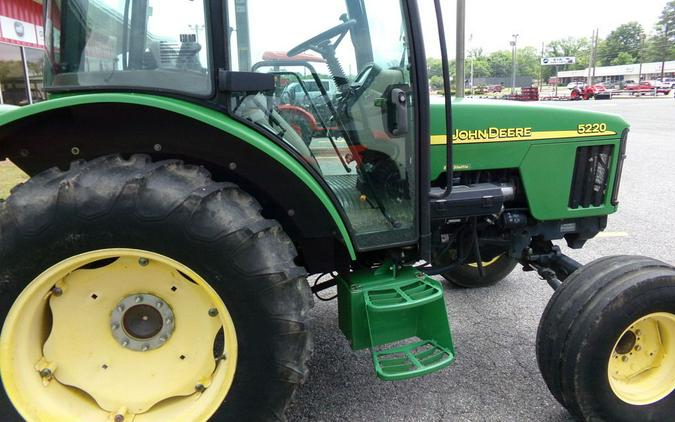 2001 John Deere 5520 2wd