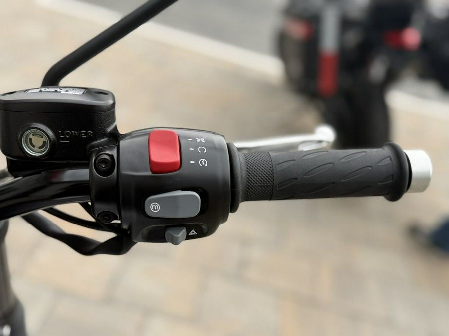 2025 Triumph Bonneville T120 black Graphite / Matte Graphite