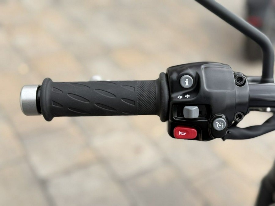 2025 Triumph Bonneville T120 black Graphite / Matte Graphite