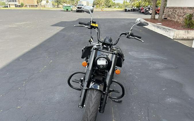 2022 Indian Chief Bobber ABS Black Metallic