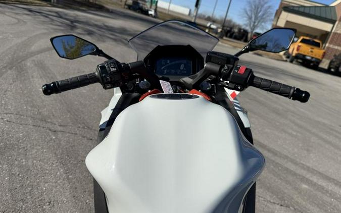 2023 Kawasaki Ninja® 650 Pearl Robotic White/Metallic Matte Graystone
