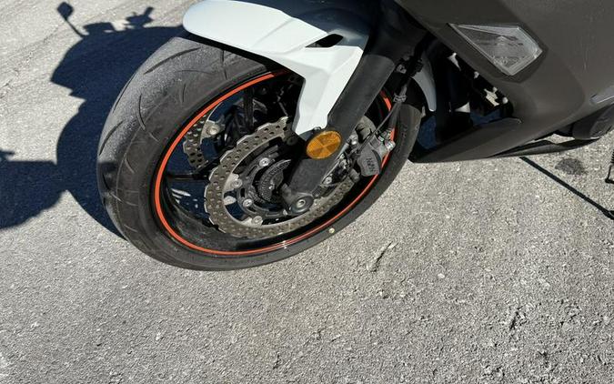 2023 Kawasaki Ninja® 650 Pearl Robotic White/Metallic Matte Graystone