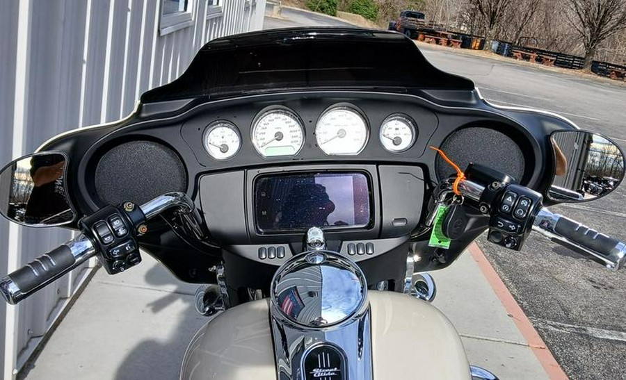 2022 Harley-Davidson® FLHX - Street Glide®