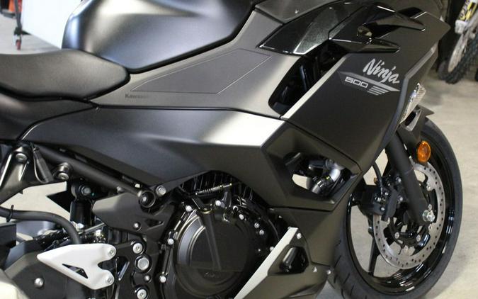 2026 Kawasaki Ninja® 500 Base