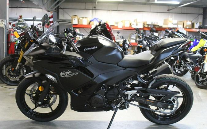 2026 Kawasaki Ninja® 500 Base