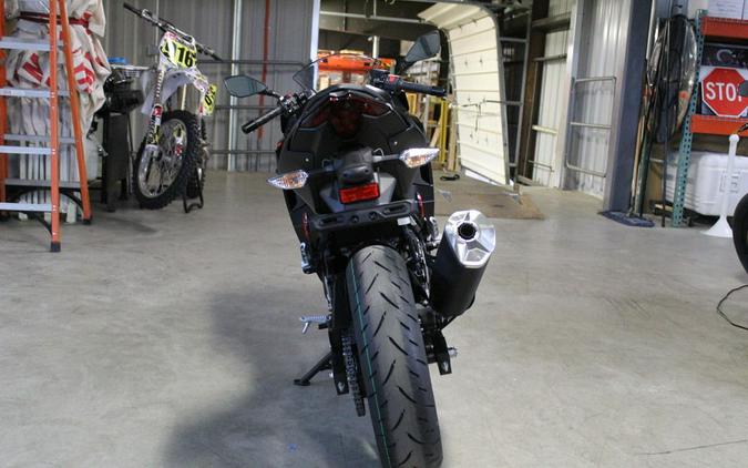 2026 Kawasaki Ninja® 500 Base