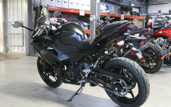 2026 Kawasaki Ninja® 500 Base