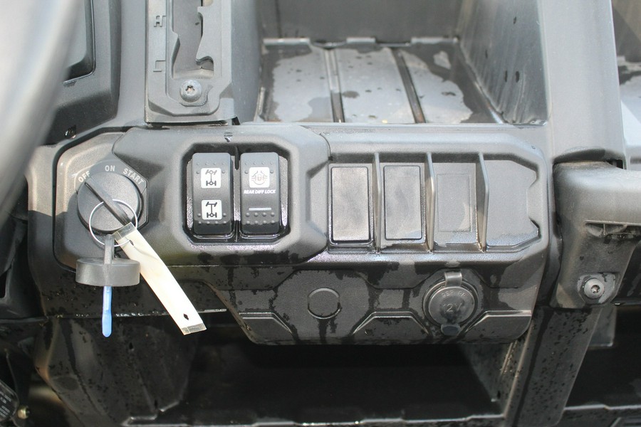 2025 Can-Am SSV DEFENDER MAX DPS HD7