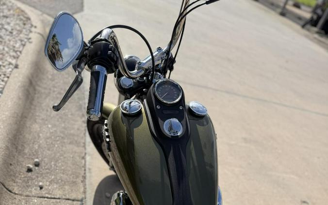 2016 Harley-Davidson Street Bob Olive Gold