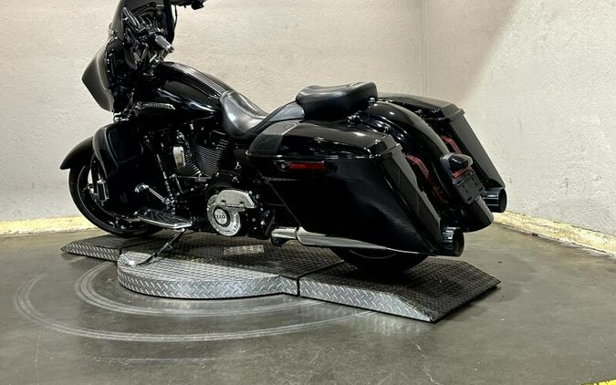 2016 Harley-Davidson® CVO™ Street Glide® CRB CRY/PTM FLM