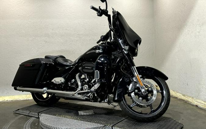 2016 Harley-Davidson® CVO™ Street Glide® CRB CRY/PTM FLM