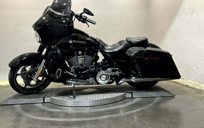 2016 Harley-Davidson® CVO™ Street Glide® CRB CRY/PTM FLM