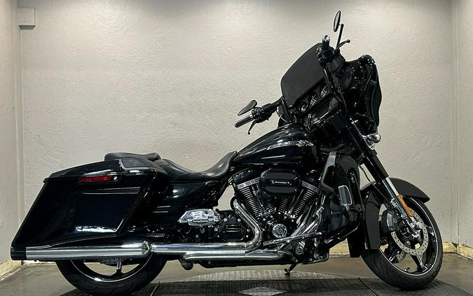 2016 Harley-Davidson® CVO™ Street Glide® CRB CRY/PTM FLM