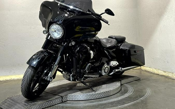 2016 Harley-Davidson® CVO™ Street Glide® CRB CRY/PTM FLM