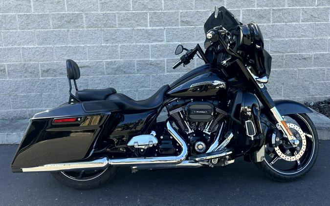 Harley-Davidson® CVO™ Street Glide® 2016 CRB CRY/PTM FLM