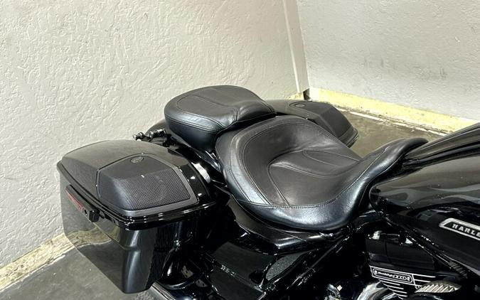 2016 Harley-Davidson® CVO™ Street Glide® CRB CRY/PTM FLM
