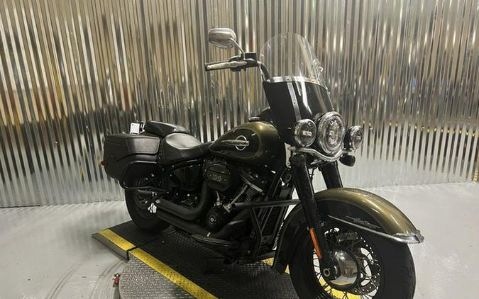 2018 Harley-Davidson Softail FLHCS - Heritage Classic 114