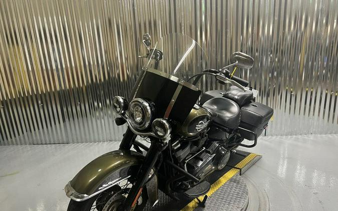 2018 Harley-Davidson Softail FLHCS - Heritage Classic 114