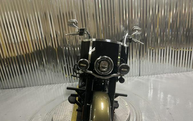 2018 Harley-Davidson Softail FLHCS - Heritage Classic 114