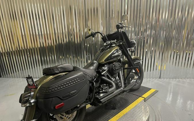 2018 Harley-Davidson Softail FLHCS - Heritage Classic 114