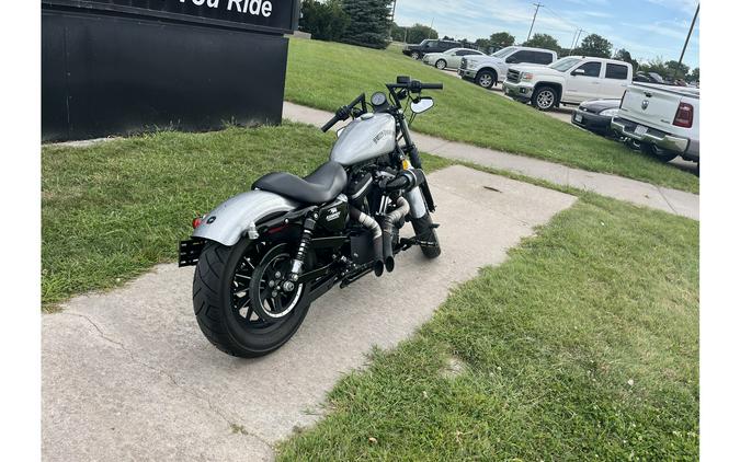 2015 Harley-Davidson® SPORTSTER IRON 883