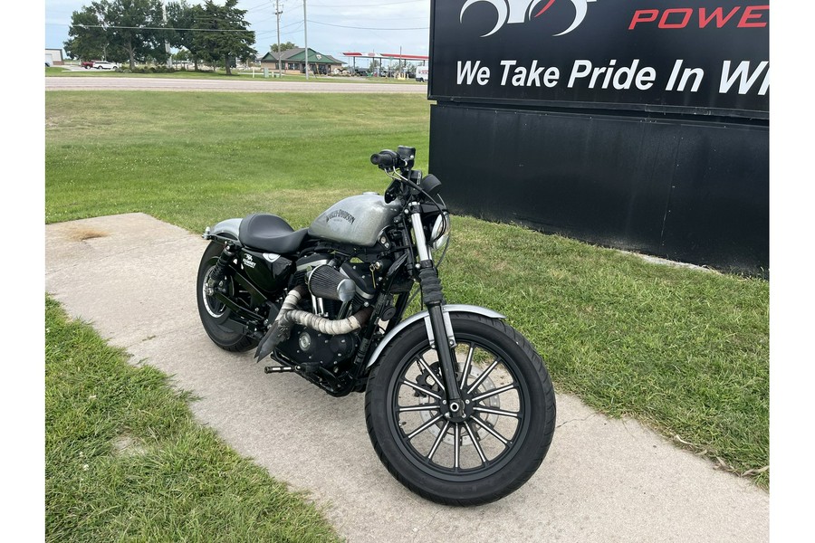 2015 Harley-Davidson® SPORTSTER IRON 883